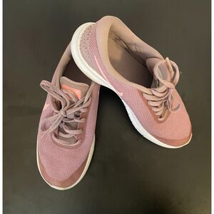Nike Women's Flex Experience RN 5.5 Running Sneakers Elemental Rose